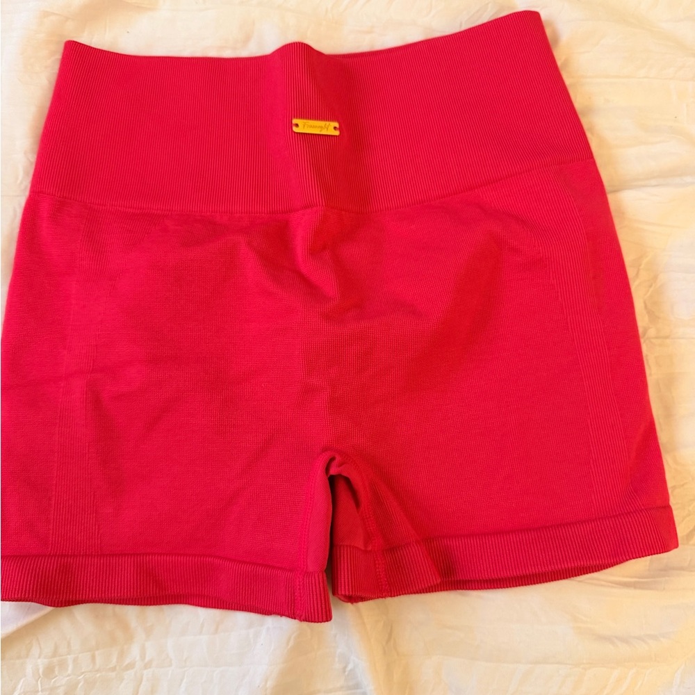 Women’s High-Waist Hot Pink Seamless Shorts
